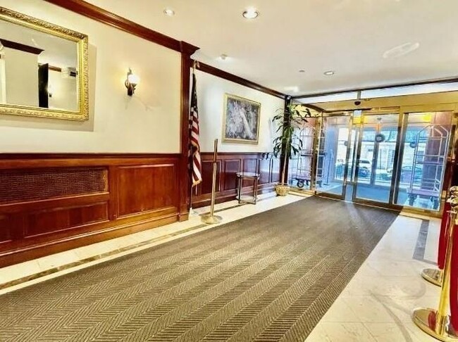 Building Photo - 10 Huron Ave