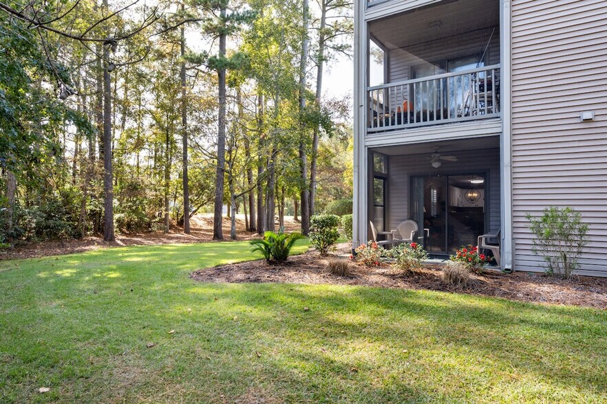 Building Photo - 549 Blue Stem Dr