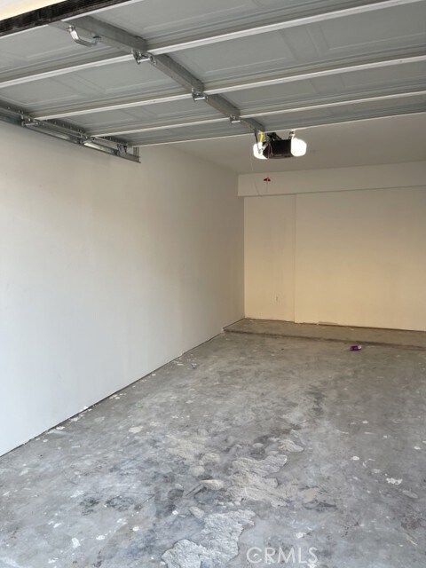 Building Photo - 1140 Deseret Ave