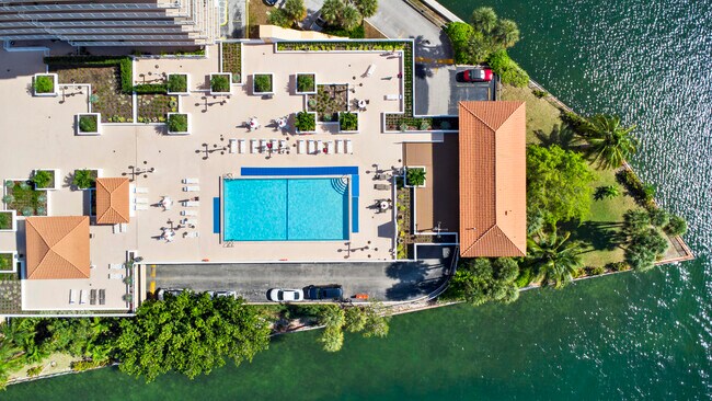 Building Photo - 290 174th St St