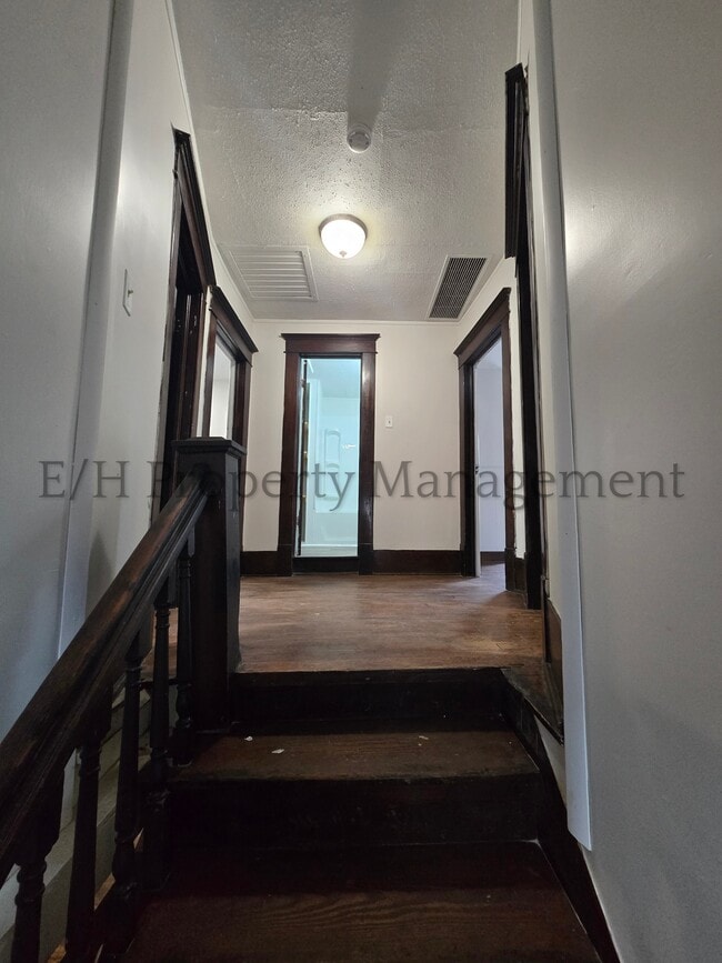 Building Photo - 1305 S Water St