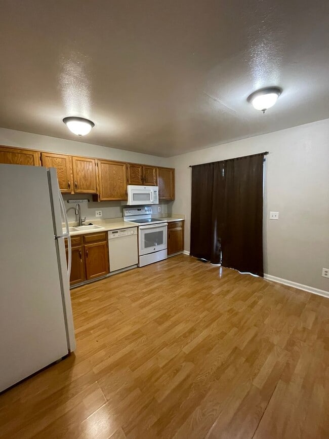 Building Photo - Charming 3-Bedroom Home in Victoria Place neighborhood! MOVE IN SPECIAL!!