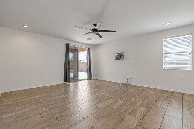 Building Photo - Immaculate & Move-In Ready – Upscale 3BR/2...