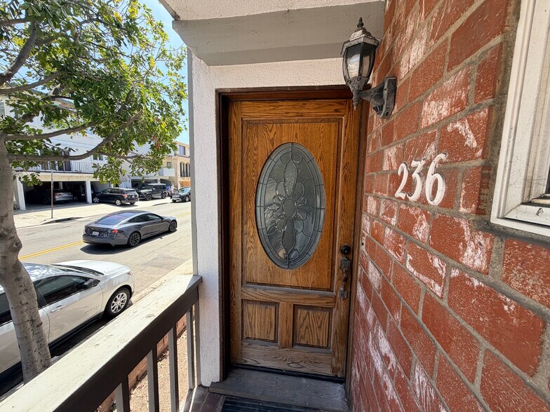 Building Photo - 236 29th St