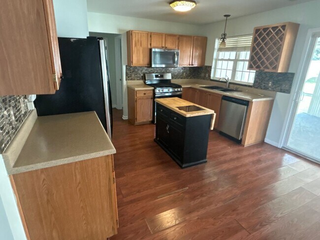 Building Photo - 3 Bed | 2.5 Bath Home in Raleigh with a Su...