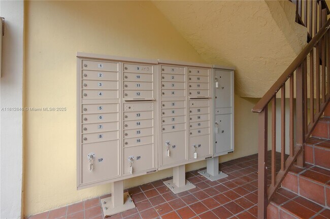 Building Photo - 9210 Fontainebleau Blvd