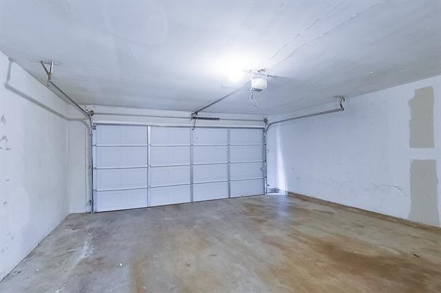 Building Photo - 3240 Springwood Ln