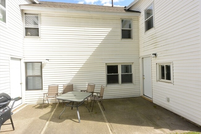 Building Photo - 152 Green St