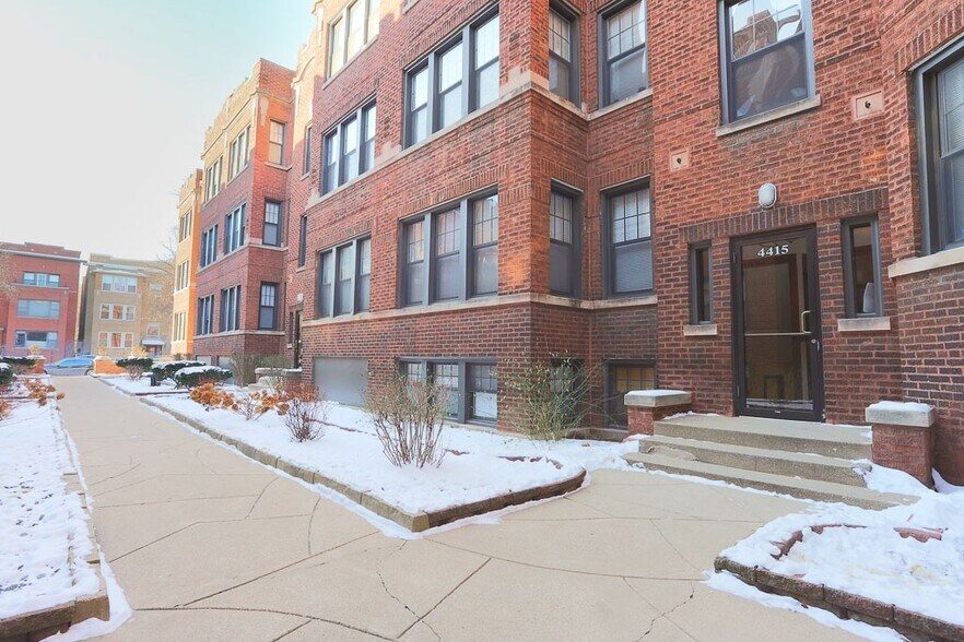 Building Photo - 4418 N Wolcott Ave