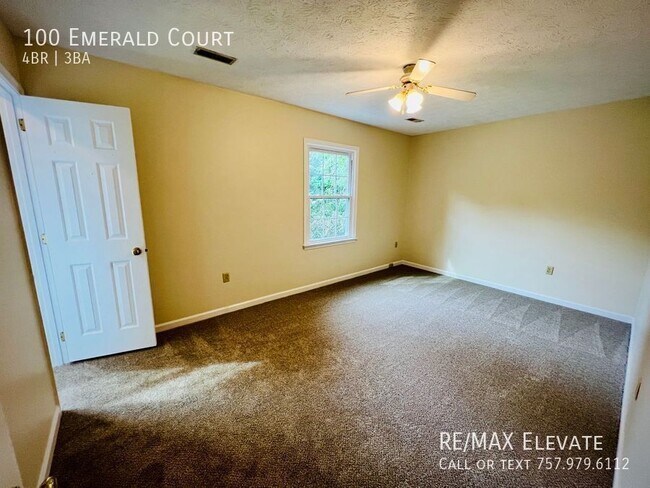 Building Photo - 100 Emerald Ct