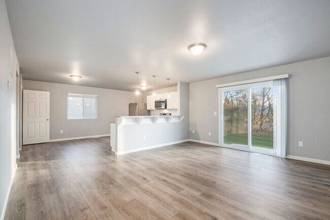 Building Photo - 2214 Macatawa Ln