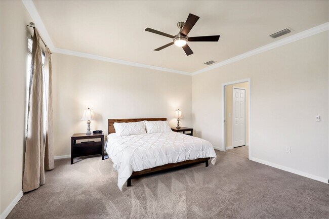 Building Photo - Seasonal Short-Term 3 Bedroom 2.5 Bathroom Townhouse located in Gran Paradiso!