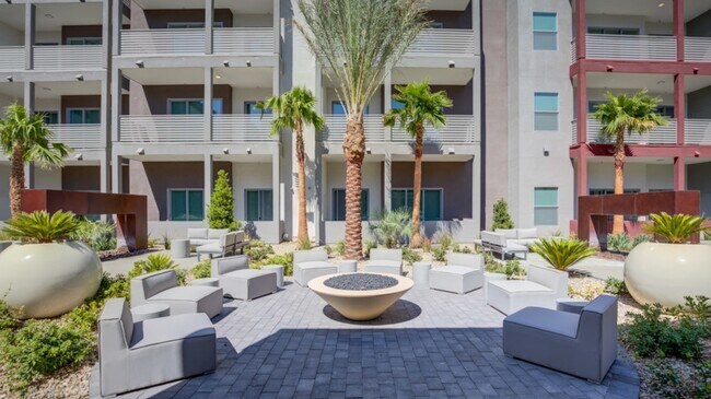 Building Photo - 10650 Dean Martin Dr