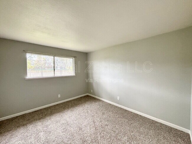 Building Photo - 3275 Cheyenne Dr