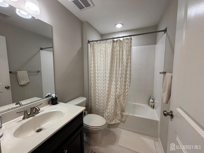 Building Photo - 1205 Hights Farm Rd N