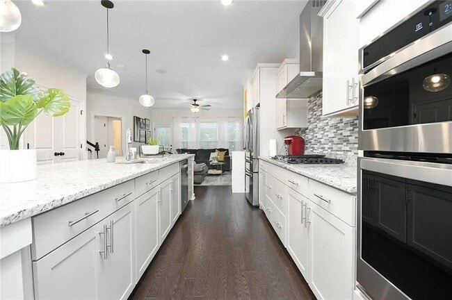 Building Photo - 2048 Holtz Ln