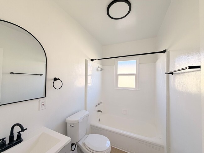 Building Photo - 3604 W 63rd St