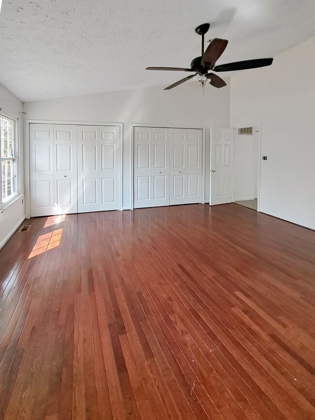 Building Photo - 3870 Gateview Pl