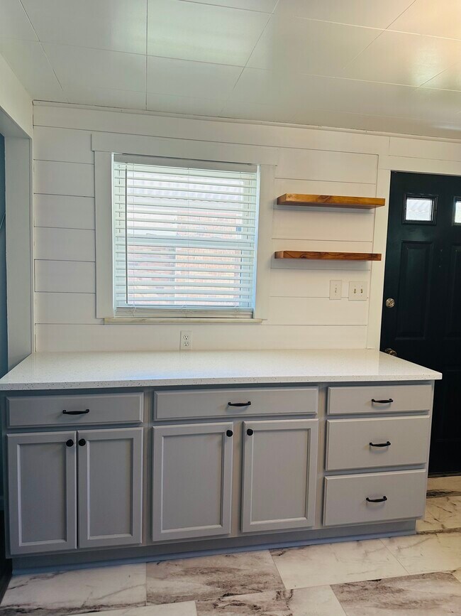 Building Photo - 1420 Collins Ave