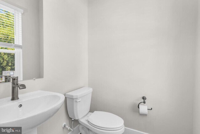 Building Photo - 2110 Winterberry Ln