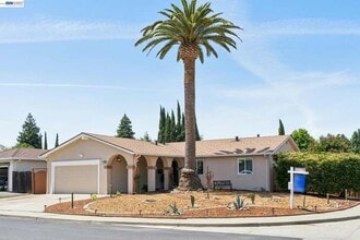 Building Photo - 2800 Seville Cir