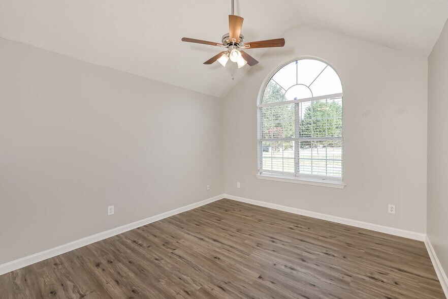 Building Photo - 85 Pompas Ct