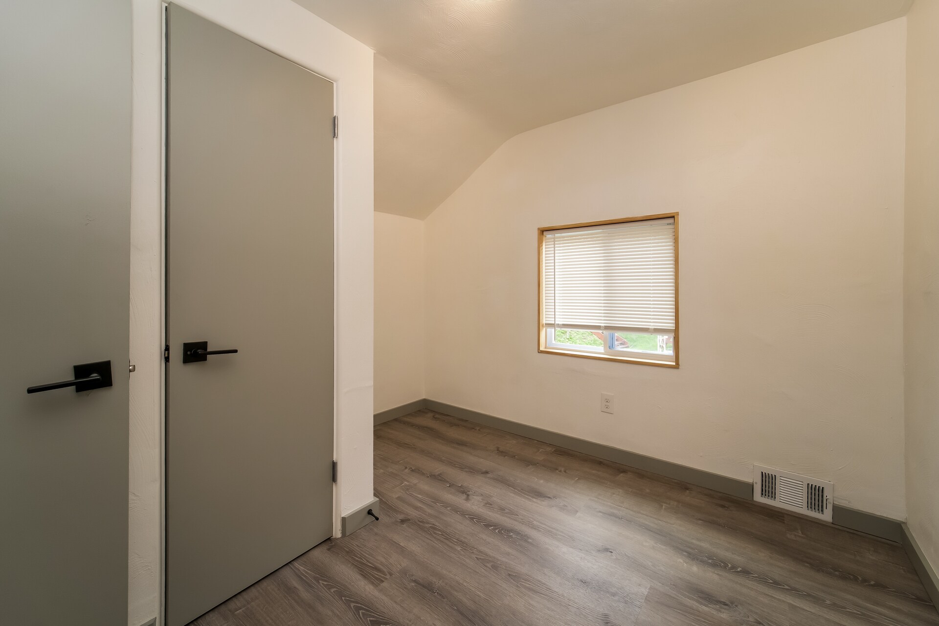 Building Photo - 1419 Overdale Dr