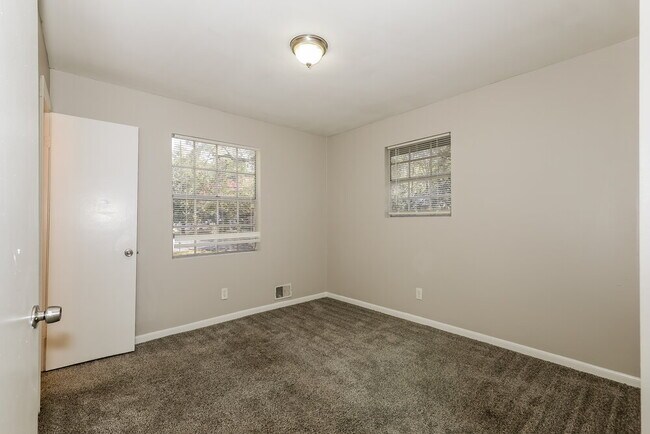 Building Photo - 7391 White Castle Ct