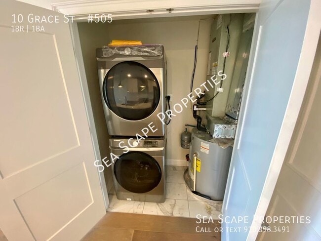 Building Photo - Apartment with Waterview in Downtown Wilmi...
