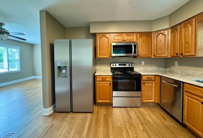 Building Photo - 2564 Millbrook Dr