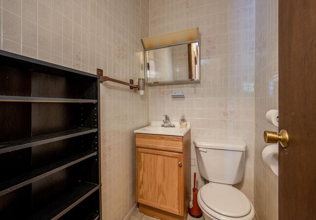 Building Photo - 28457 Splithand Rd