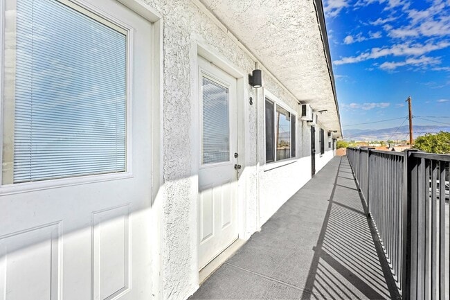 Building Photo - 10028 San Fernando Rd