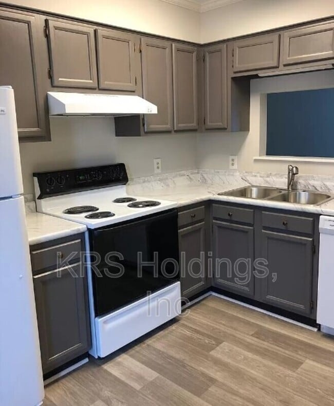 Building Photo - 5059 Avenida Del Sol Dr