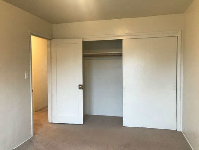 Building Photo - 2 Bedroom Duplex ~ Albany ~ Pet Friendly