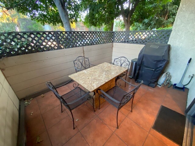 Building Photo - 13601 Valerio St