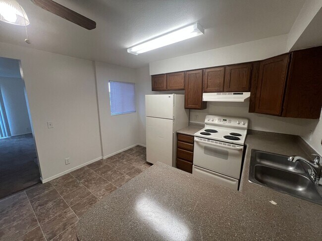 Building Photo - Spacious 2 bed/2 bath in Millcreek-**Move in Special-1/2 off first month**