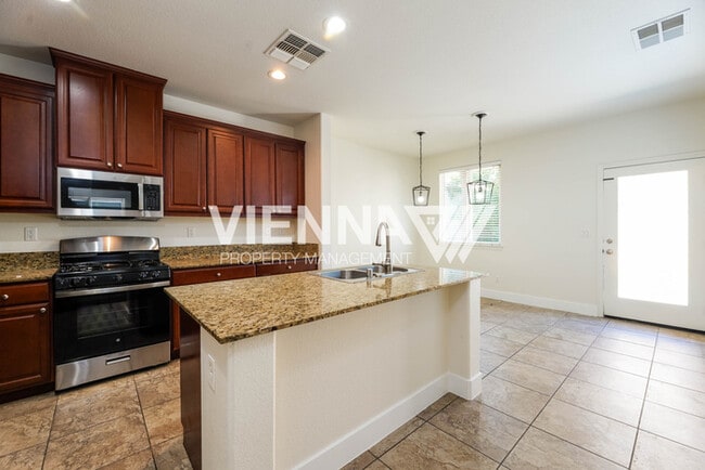 Building Photo - 3217 Village Center Dr