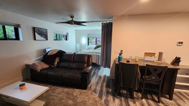 Building Photo - 404 N Rouse Ave