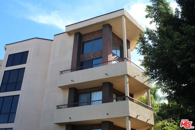 Building Photo - 10400 La Grange Ave