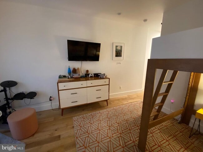 Building Photo - 1526 6th St NW