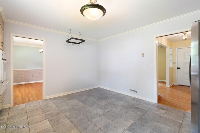 Building Photo - 773 Nutswamp Rd