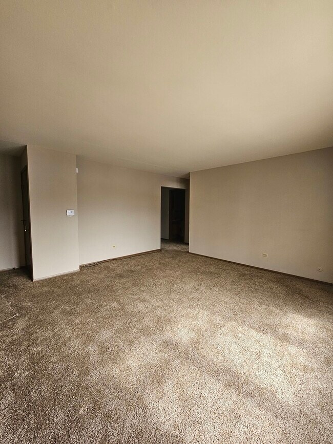 Building Photo - 1450 Getzelman Dr