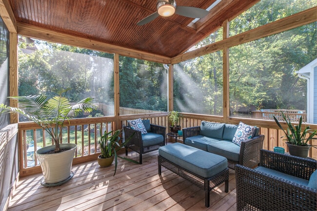 Building Photo - 703 Gerard St