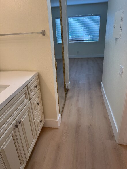 Building Photo - 5460 White Oak Ave
