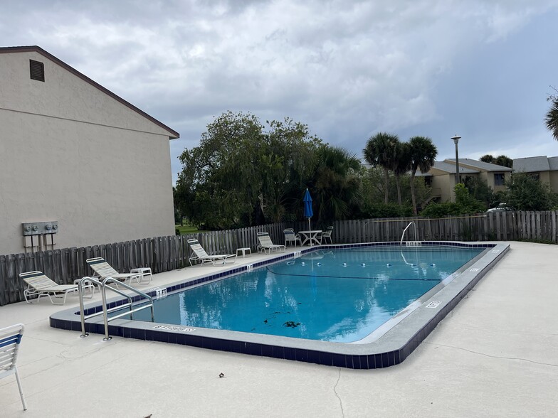 Building Photo - 2504 Bogey Ln