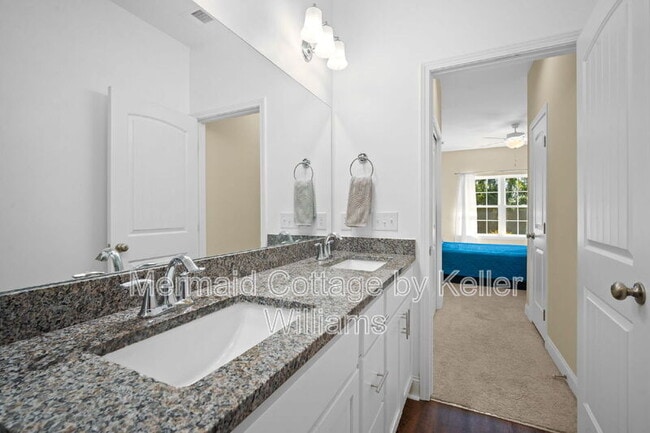 Building Photo - 222 Admiration Ave