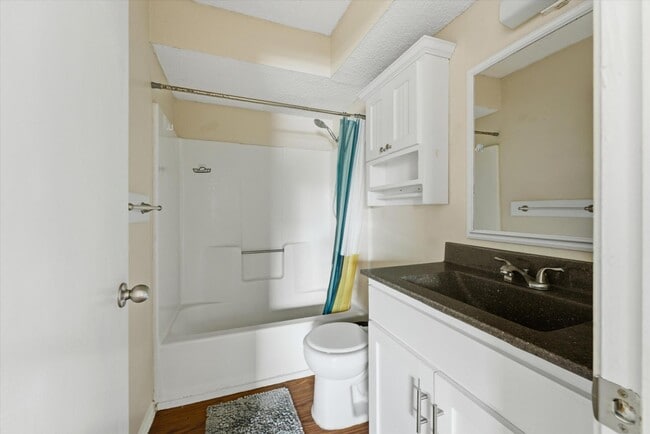 Building Photo - 401 N 7th St