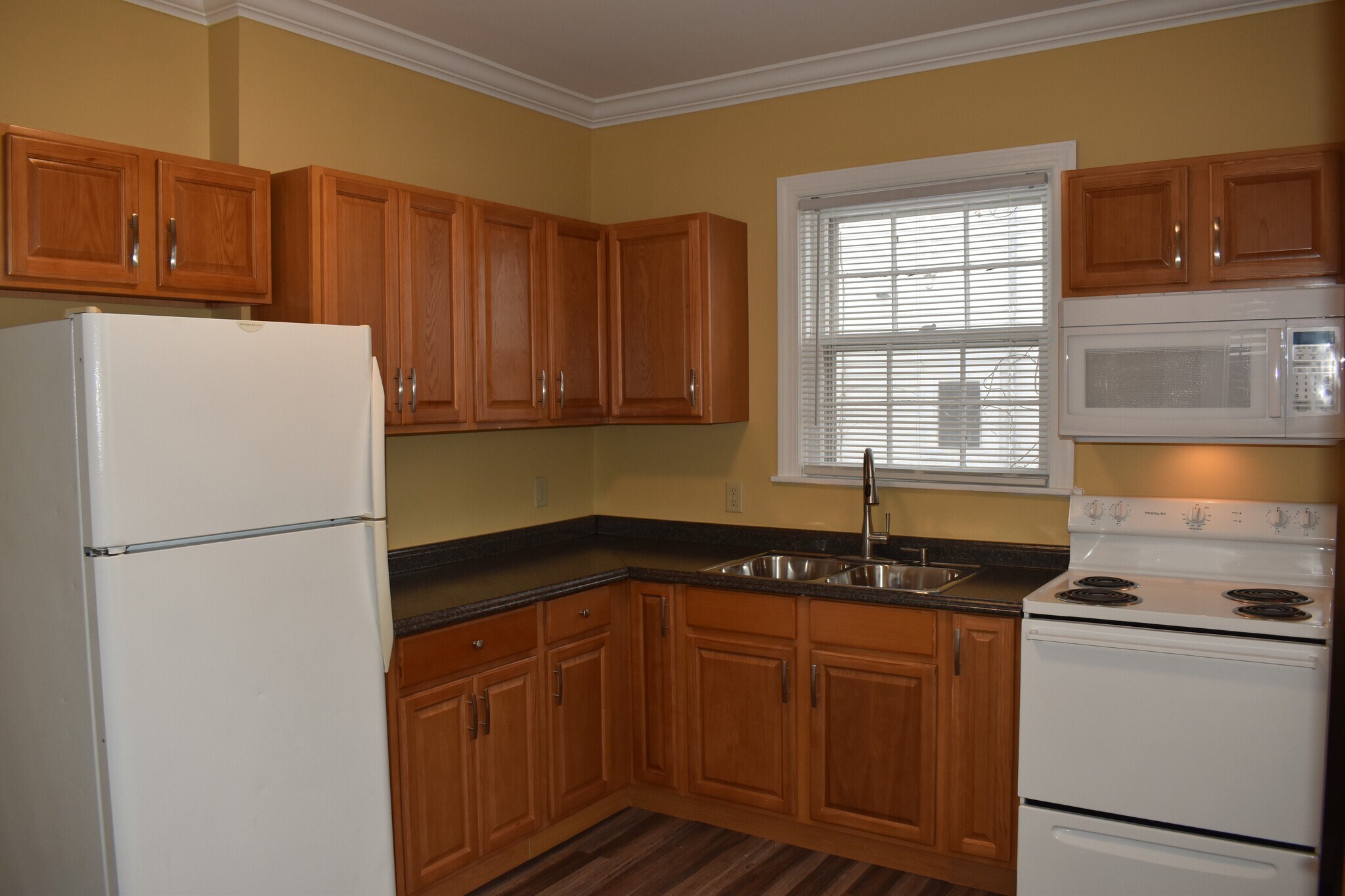 Kitchen - 533 W Gray St