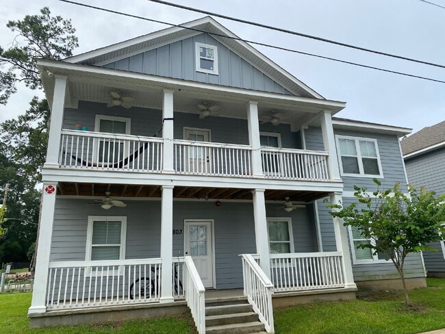 Building Photo - Now Leasing! Spacious 6-Bedroom, 6.5-Bathroom student house just minutes from campus. Only $650/m...