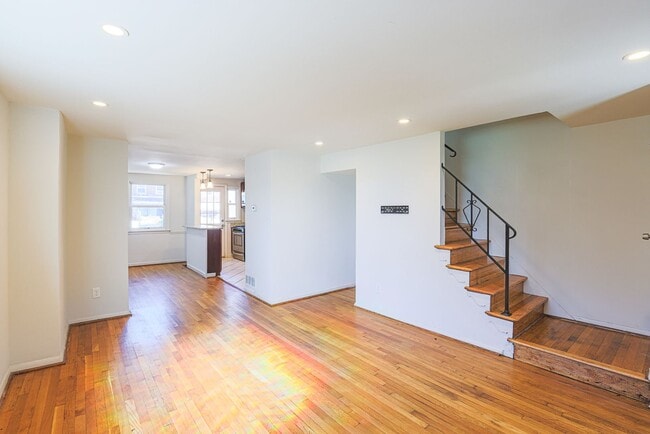 Building Photo - Labor Special Move in by September 15 Rece...